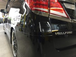 ヴェルファイア・プレミアムコーティング施工後の助手席側テール付近