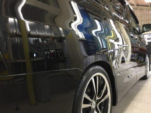 ヴェルファイア・プレミアムコーティング施工後の運転席側スライドドア付近