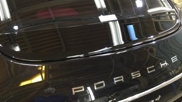 パナメーラ・プレミアムコーティング施工後のリアエンブレム