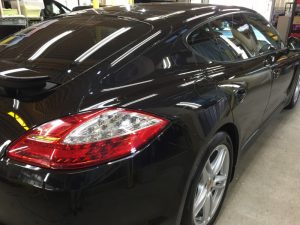 パナメーラ・プレミアムコーティング施工後の右クォーターパネル付近