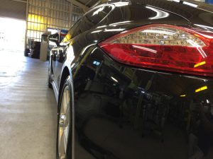 パナメーラ・プレミアムコーティング施工後の左テール付近