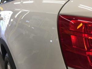 アウディQ3・プレミアムコーティング施工後の左側クォーターパネル付近