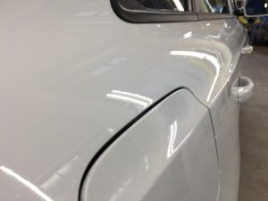 アウディQ3・プレミアムコーティング施工後の給油口付近