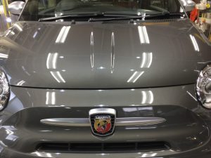 アバルト595・エシュロンナノフィル施工後のボンネット2