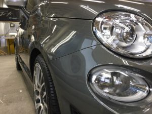 アバルト595・エシュロンナノフィル施工後の右フェンダー付近