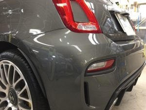 アバルト595・エシュロンナノフィル施工後の左側テール付近