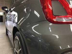 アバルト595・エシュロンナノフィル施工後の左側テール付近2