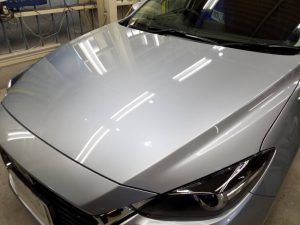 アクセラ・プレミアムコーティング施工後のボンネット