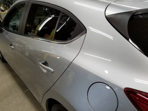 アクセラ・プレミアムコーティング施工後の左クォーターパネル周辺