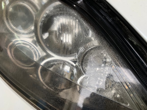 エリシオン・ヘッドライトクリーニング前