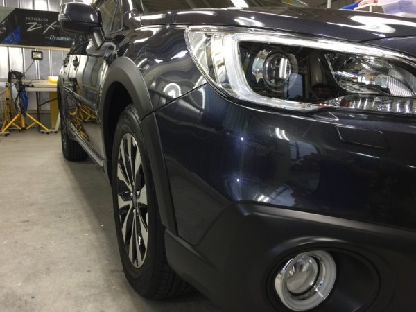 アウトバック・エシュロンゼンゼロ施工後の運転席側フェンダー付近