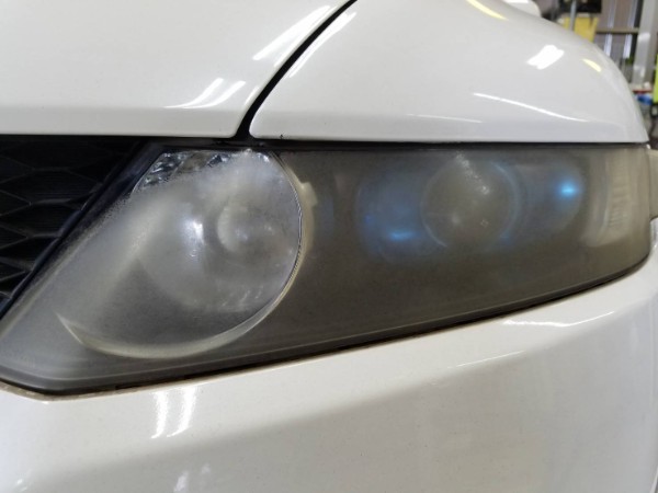 オデッセイ・ヘッドライト黄ばみ取り