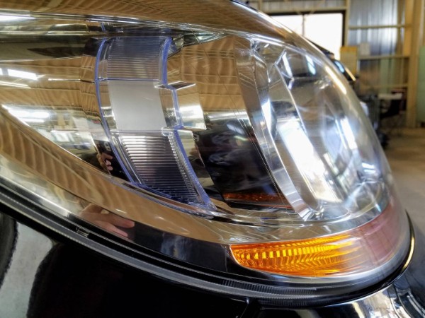 エリシオン・ヘッドライトクリーニング3作業後