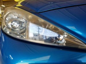 プジョー207・ヘッドライトの黄ばみ取り